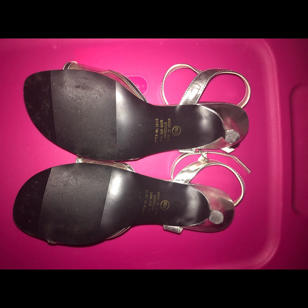 Silver heels - Picture 4 of 5